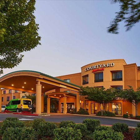 Courtyard Medford Airport Ξενοδοχείο Εξωτερικό φωτογραφία