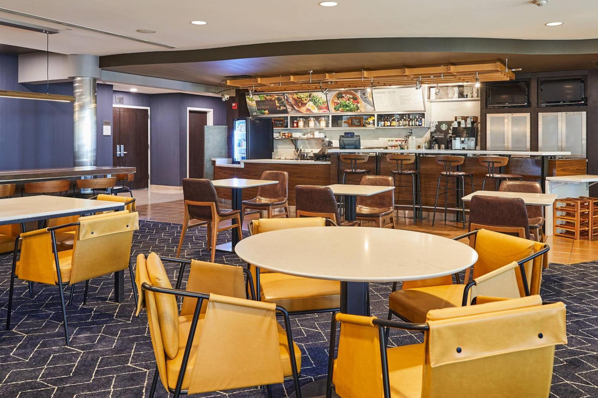 Courtyard Medford Airport Ξενοδοχείο Εξωτερικό φωτογραφία